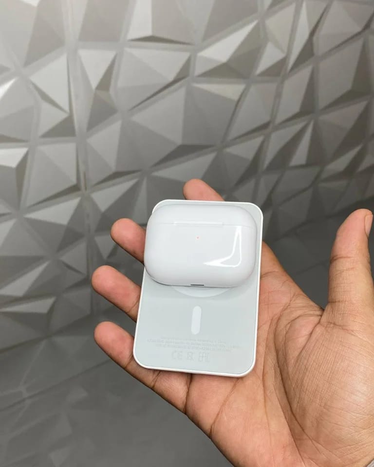 Apple Airpods Pro 2nd Gen + Magsafe